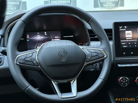 ORASDAN 2025 RENAULT CLİO 1.0 TCE EVOLUTİON 20.000 KM'DE BOYASIZ