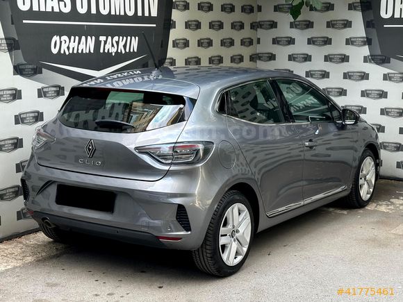 ORASDAN 2025 RENAULT CLİO 1.0 TCE EVOLUTİON 20.000 KM'DE BOYASIZ