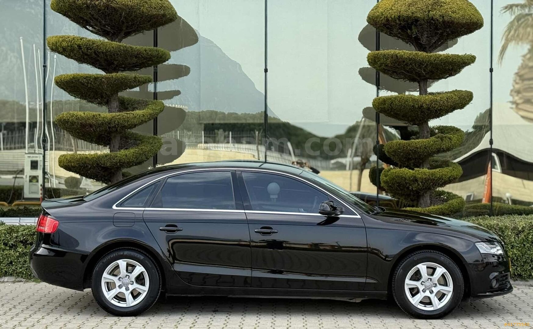 Galeriden Audi A4 Sedan 2.0 TDI 2011 Model Manisa 190.000 km Siyah 7
