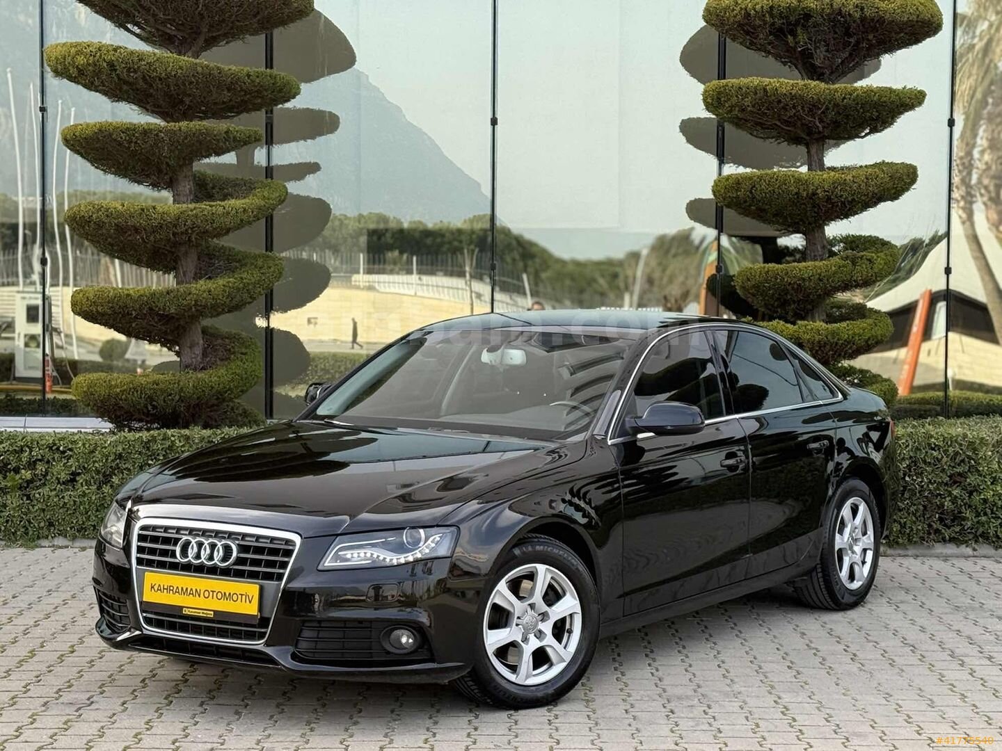 Galeriden Audi A4 Sedan 2.0 TDI 2011 Model Manisa 190.000 km Siyah 1