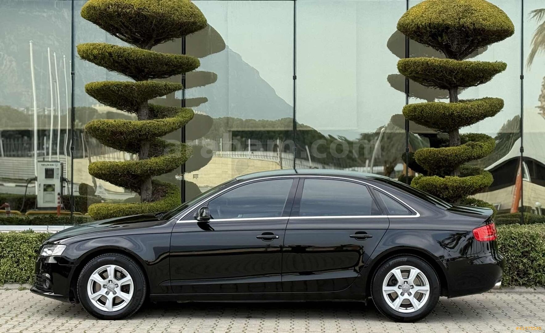 Galeriden Audi A4 Sedan 2.0 TDI 2011 Model Manisa 190.000 km Siyah 6