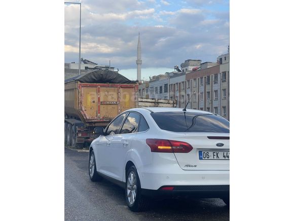 Sahibinden Ford Focus 1.6 TDCi Titanium 2015 çıkışlı  