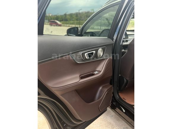 7 KİŞİLİK DEV SUV