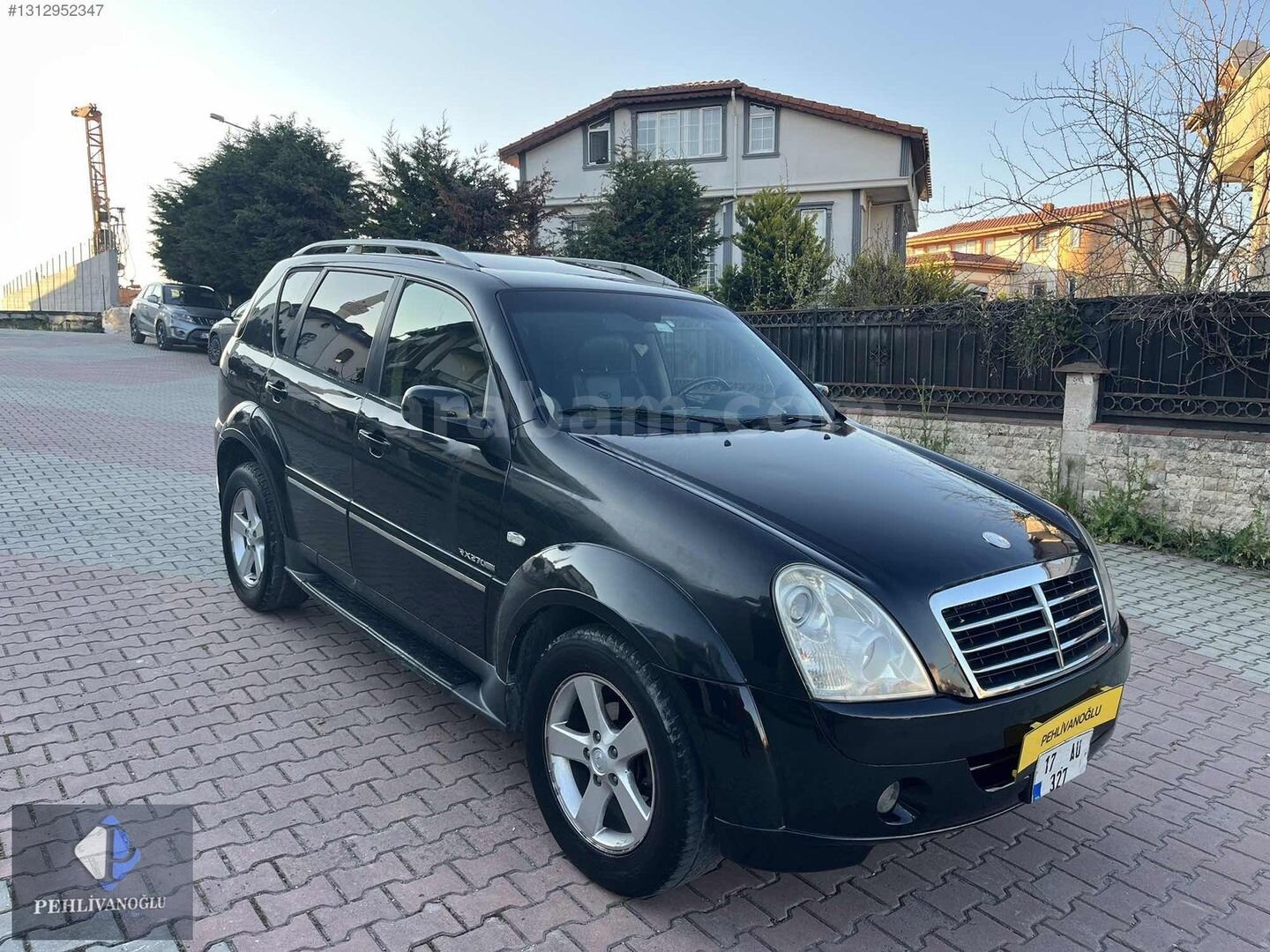 Galeriden KGM SsangYong Rexton 2.7 XDI RX 2010 Model İstanbul 350.000 km Siyah 1