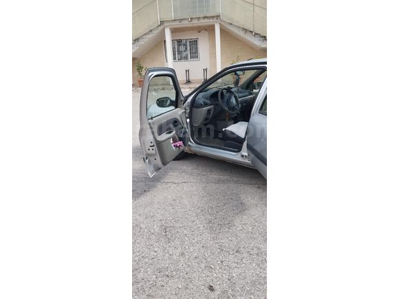 emekliden temiz bakımlı 2006 Clio