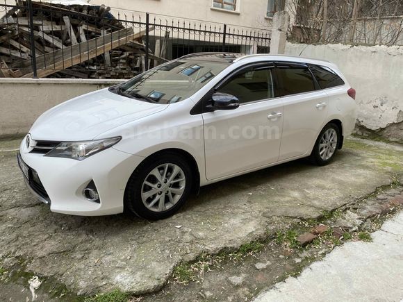 Sahibinden Toyota Auris 1.6 Touring Sports Advance Skypack 2015 Model 