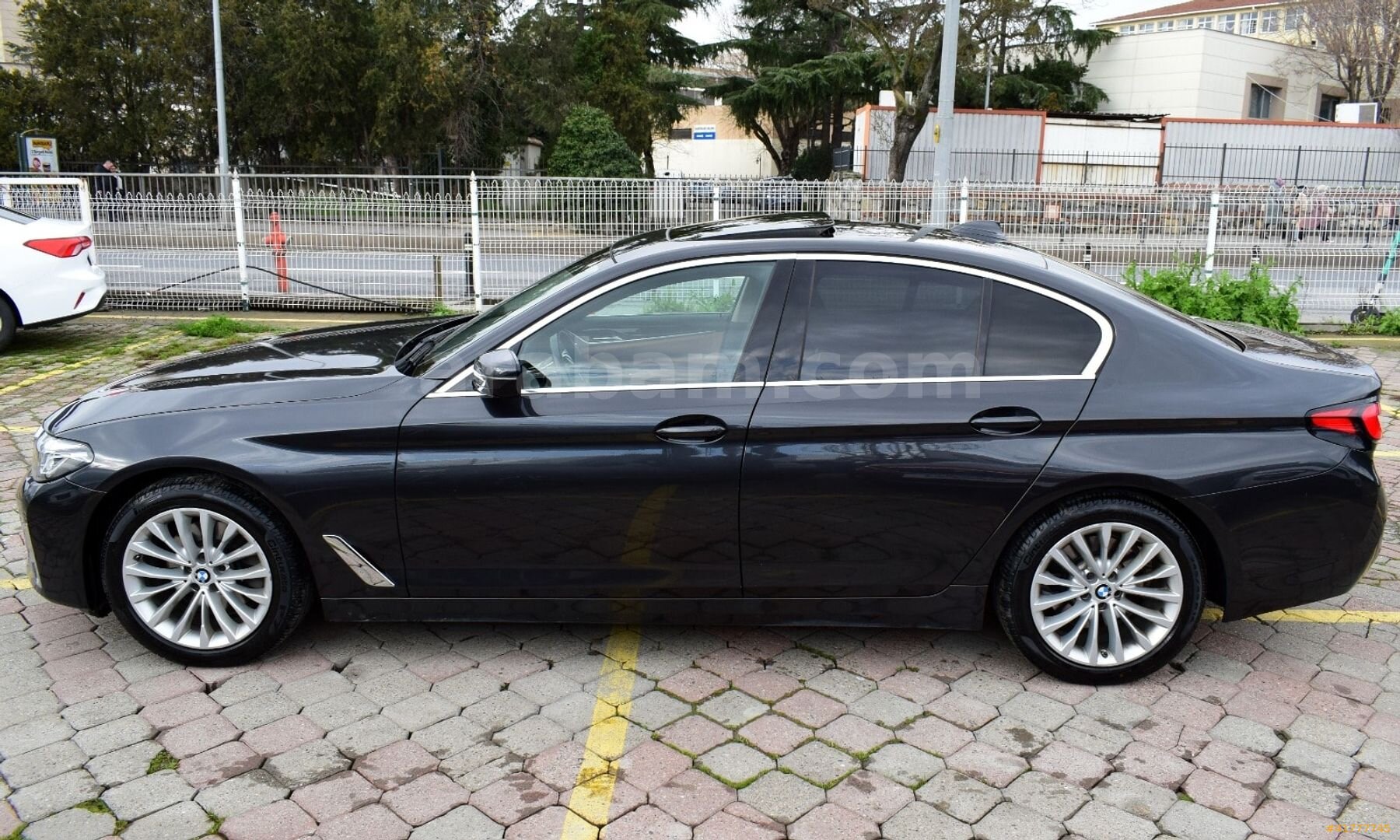 Galeriden BMW 5 Serisi 520i Special Edition Luxury 2020 Model İstanbul 103.000 km Füme 3