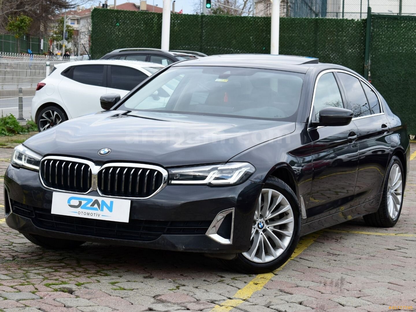 Galeriden BMW 5 Serisi 520i Special Edition Luxury 2020 Model İstanbul 103.000 km Füme 2
