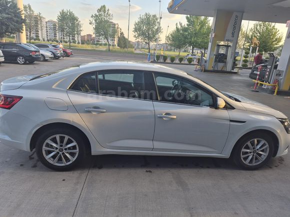 Sahibinden Renault Megane 1.5 Blue DCI Touch 2020 Model