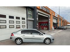 ?? "Malına Güvenen Satıcı" 
Emsalsiz / Kitapçıklı & Sıfır fabrikasyon 2004çıkışlı Goodyear isletmeli Megane 2 1.6 Dynamique 2004 Model  260.000 km )