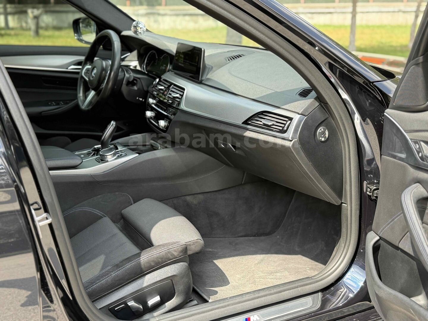 Galeriden BMW 5 Serisi 520i M Sport 2018 Model Konya 177.000 km Mavi (metalik) 2