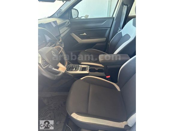 Renault Tarsus renew Duster 1.6 E-Tech Techno (Full Hybrid)