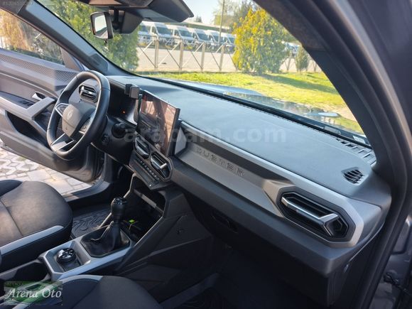 HATASIZ 2025 MODEL RENAULT DUSTER 1.2 Hibrit Techno Advence4x4