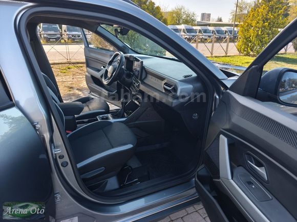 HATASIZ 2025 MODEL RENAULT DUSTER 1.2 Hibrit Techno Advence4x4