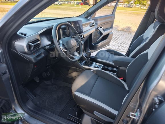 HATASIZ 2025 MODEL RENAULT DUSTER 1.2 Hibrit Techno Advence4x4
