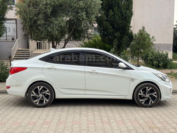 Memurdan Hyundai Accent Blue 1.6 CRDI Mode Plus 2012 Model 