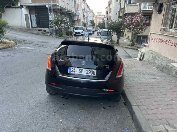 LANCİA DELTA  SAHİBİNDE
