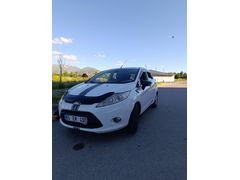 DOKTORDAN TEMİZ BAKIMLI FORD FİESTA 2011 MODEL EN FULL PAKET KATLANİR AYNALl