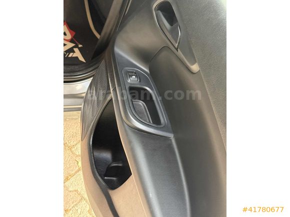 İKLİM AUTO.DAN DÜŞÜK KİLOMETRE AİLE ARACI