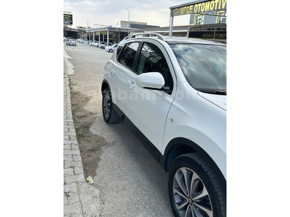 Demiral dan  Qashqai Platinium hatasız