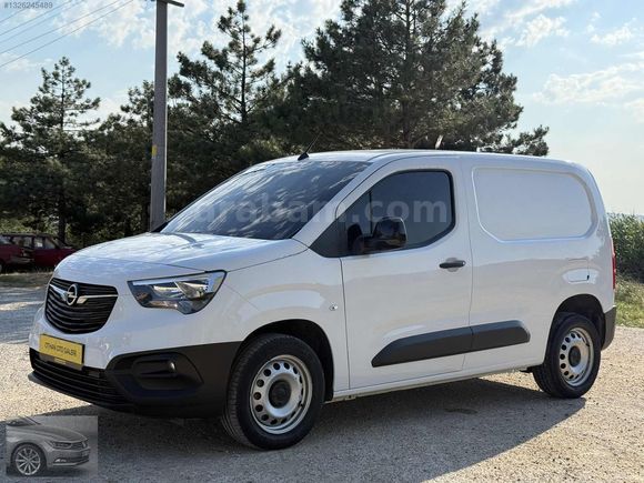 2023 MODEL 63.300 KM OPEL COMBO CARGO EDİTİON 1.5 HATASIZ %20