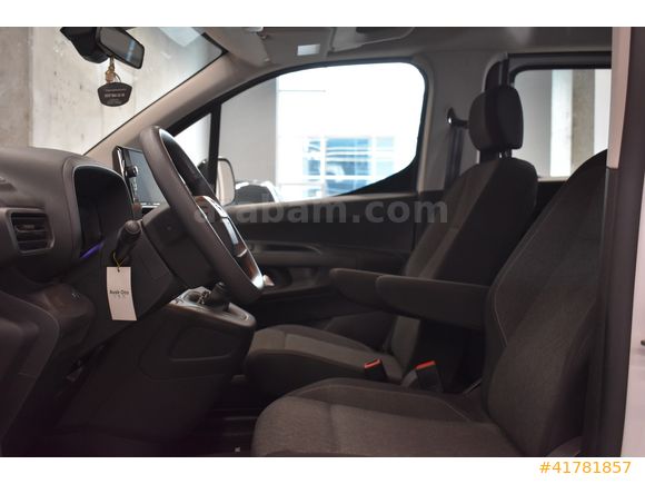 REFORM MOTORS 2025 OPEL COMBO 1.5D ESSENTİAL BOYASIZ