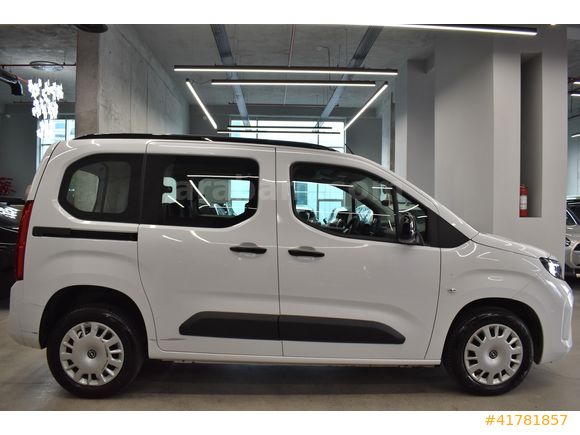 REFORM MOTORS 2025 OPEL COMBO 1.5D ESSENTİAL BOYASIZ