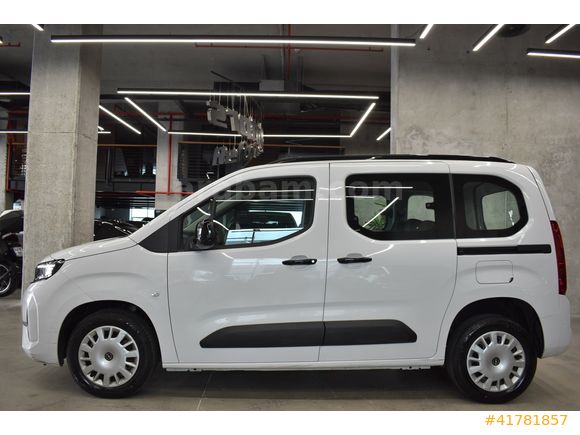 REFORM MOTORS 2025 OPEL COMBO 1.5D ESSENTİAL BOYASIZ