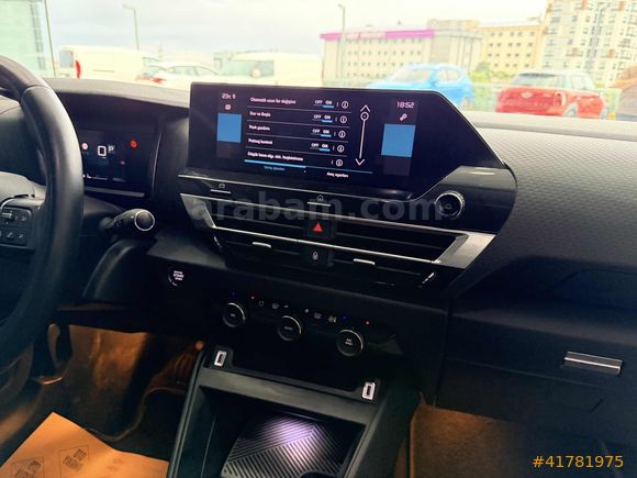 2022m 44000KM DEĞİŞENSİZ C4 1.2 Puretech Shine EAT8