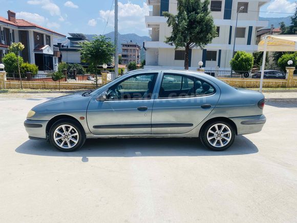 Sahibinden Renault Megane 2.0 RXT 1998 Model 