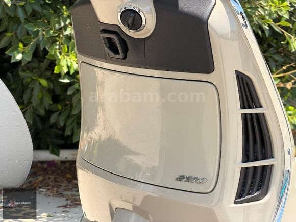 BOYASIZ 2025 ÇIKIŞLI VESPA GTS 250