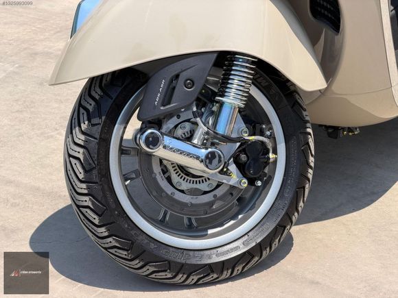 BOYASIZ 2025 ÇIKIŞLI VESPA GTS 250