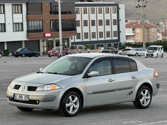MEGANE İİ 1.5dCi DYNAMİQUE +BAKIMLI+MULTİMEDYA+KUSURSUZ TEMİZLİKTE