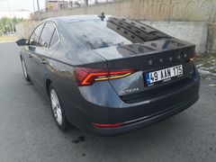 Öğretim Üyesinden Yetkili Servis Bakımlı Boyasız Ekstralı Octavia Full Paket