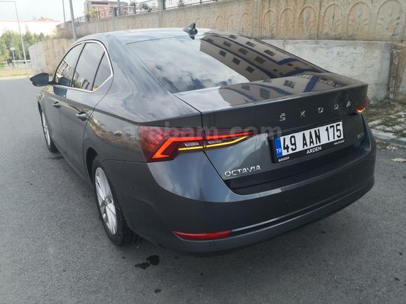 Öğretim Üyesinden Yetkili Servis Bakımlı Boyasız Ekstralı Octavia Full Paket