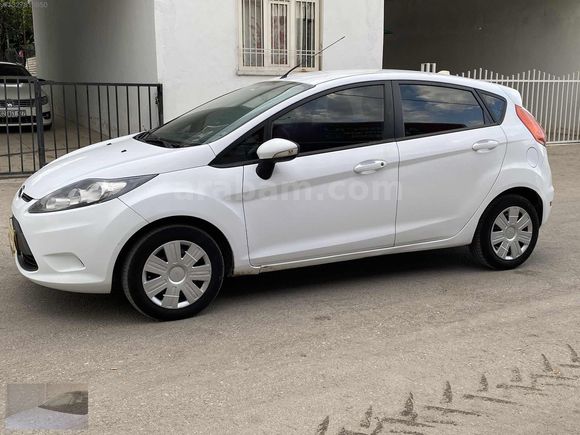 ÖZYILDIZ dan 2012 model FORD FİESTA 1.4 TDCİ TREND