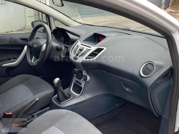 ÖZYILDIZ dan 2012 model FORD FİESTA 1.4 TDCİ TREND