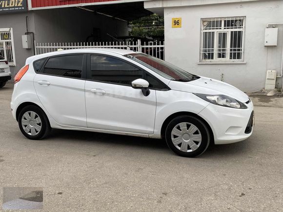 ÖZYILDIZ dan 2012 model FORD FİESTA 1.4 TDCİ TREND