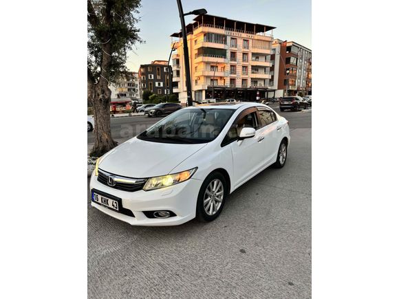 Sahibinden Honda Civic 1.6 Elegance 2012 Model  175.000 km Beyaz
