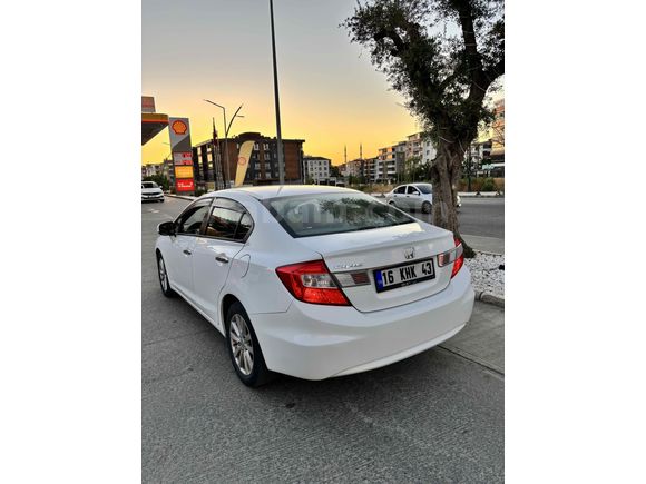 Sahibinden Honda Civic 1.6 Elegance 2012 Model  175.000 km Beyaz