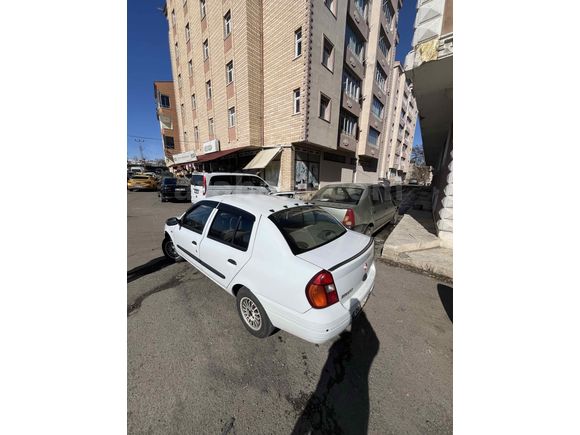 Sahibinden Renault Clio 1.4 RNA 2001 Model  temiz 