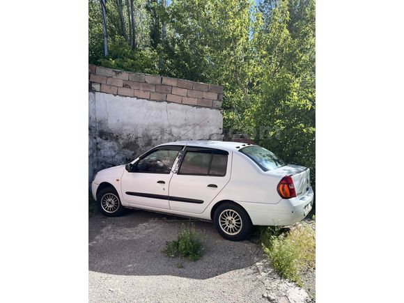 Sahibinden Renault Clio 1.4 RNA 2001 Model  temiz 