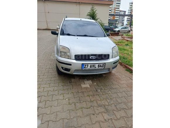 eksper li..takas olur.. temiz aile aracı..