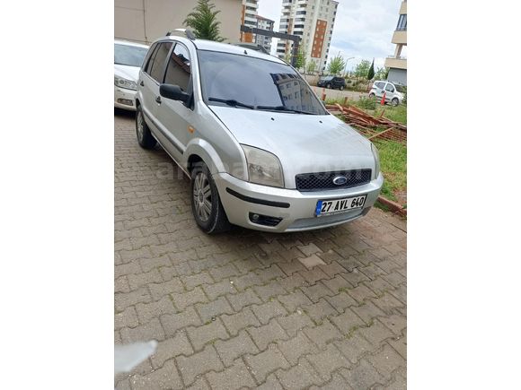 eksper li..takas olur.. temiz aile aracı..
