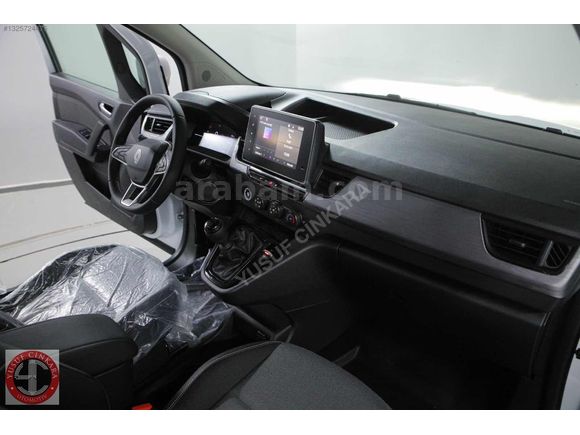 2025 RENAULT KANGOO SADECE 140 KMDE NOKTA KUSUR YOKTUR
