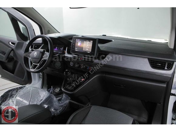 2025 RENAULT KANGOO SADECE 140 KMDE NOKTA KUSUR YOKTUR