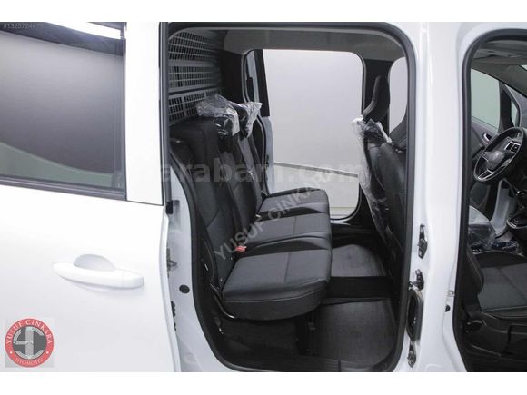 2025 RENAULT KANGOO SADECE 140 KMDE NOKTA KUSUR YOKTUR