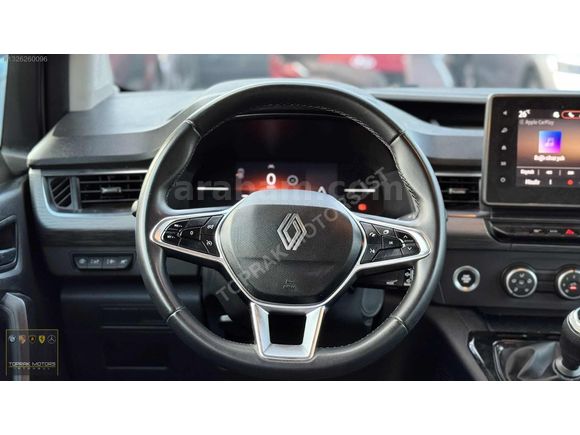 TOPRAK MOTORS İSTANBUL'DAN 2024 RENAULT KANGOO HATASIZ BOYASIZ