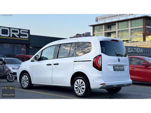 TOPRAK MOTORS İSTANBUL'DAN 2024 RENAULT KANGOO HATASIZ BOYASIZ