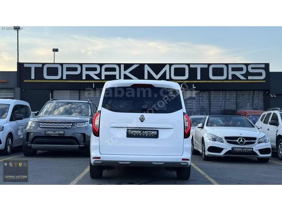 TOPRAK MOTORS İSTANBUL'DAN 2024 RENAULT KANGOO HATASIZ BOYASIZ